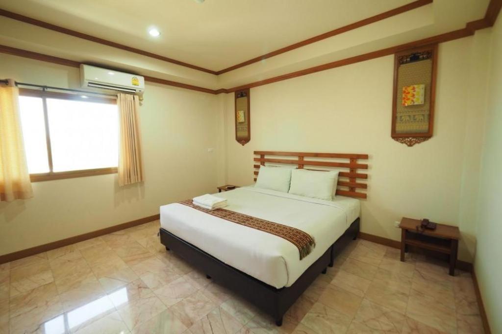 Amornsukhothai Hotel Buitenkant foto