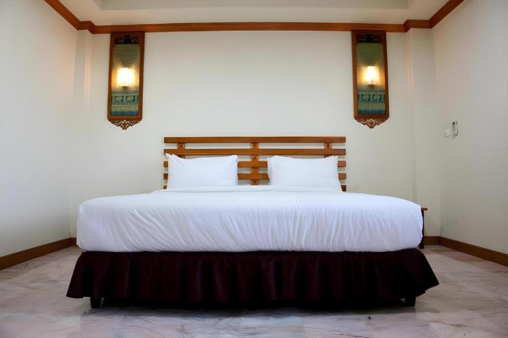 Amornsukhothai Hotel Buitenkant foto