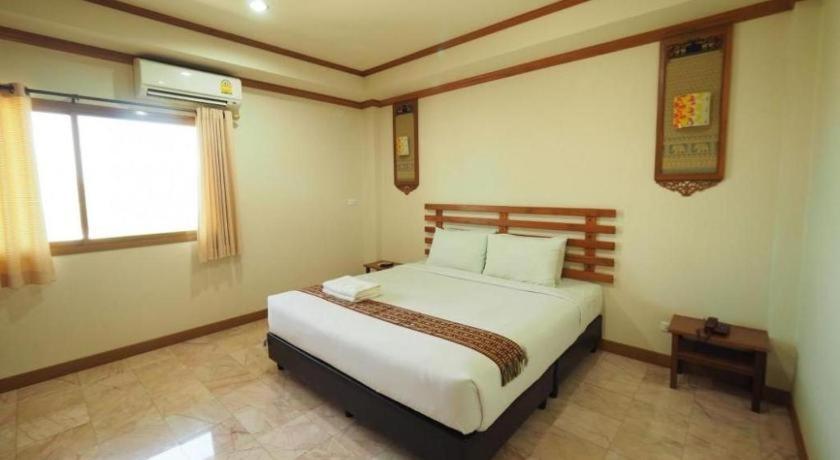 Amornsukhothai Hotel Buitenkant foto