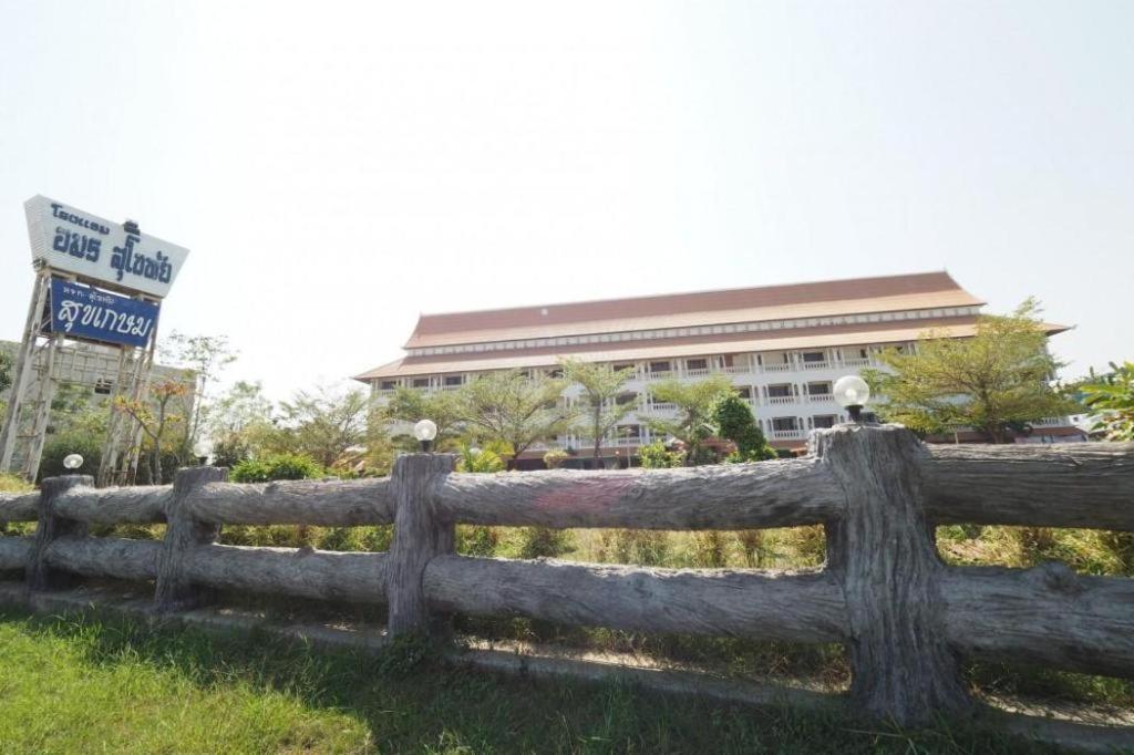 Amornsukhothai Hotel Buitenkant foto